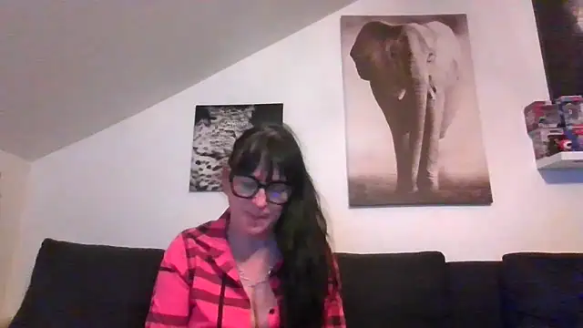 Snapshot of sexujuly88 chatting on May 8, 10:26 pm sexujuly88 online show from May 8, 10:26 pm