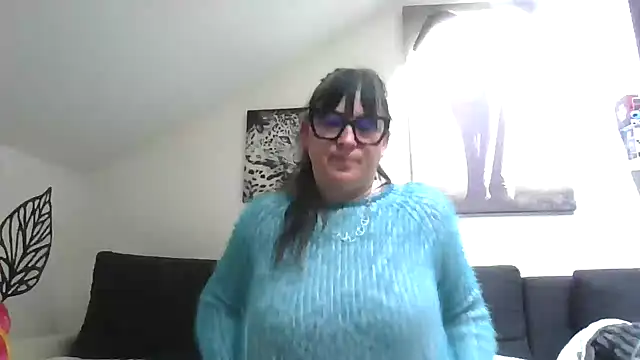 Snapshot of sexujuly88 chatting on May 19, 7:15 am sexujuly88 online show from May 19, 7:15 am