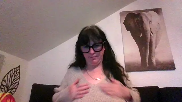 Snapshot of sexujuly88 chatting on May 21, 9:11 pm sexujuly88 online show from May 21, 9:11 pm