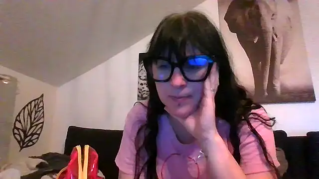 Snapshot of sexujuly88 chatting on June 3, 8:47 pm sexujuly88 online show from June 3, 8:47 pm