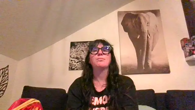 Snapshot of sexujuly88 chatting on June 4, 9:21 pm sexujuly88 online show from June 4, 9:21 pm