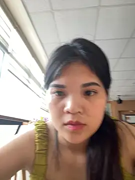 Snapshot of -Queen429- chatting on June 10, 1:28 am -Queen429- online show from June 10, 1:28 am