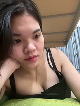 Snapshot of -Queen429- chatting on June 15, 1:46 pm -Queen429- online show from June 15, 1:46 pm
