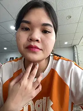 Snapshot of -Queen429- chatting on June 16, 1:52 am -Queen429- online show from June 16, 1:52 am
