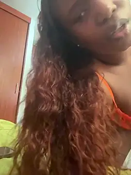 Snapshot of Dulceyesi chatting on June 16, 8:33 pm Dulceyesi online show from June 16, 8:33 pm