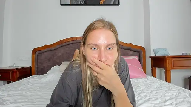 Snapshot of SofiClimbing chatting on November 9, 6:44 am SofiClimbing online show from November 9, 6:44 am