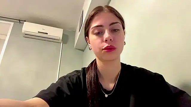 Snapshot of LianaMagic chatting on June 1, 5:03 pm LianaMagic online show from June 1, 5:03 pm
