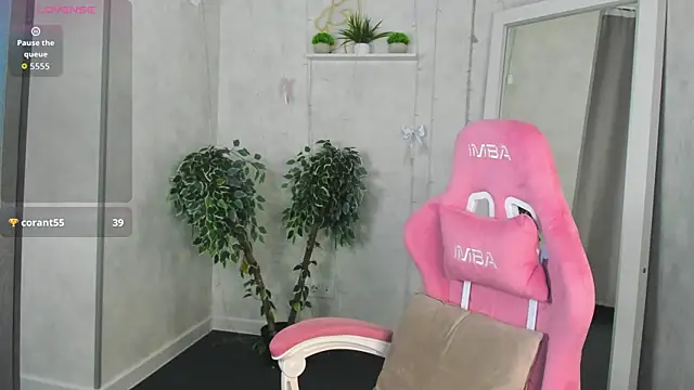 Snapshot of Violeta_Paul chatting on July 6, 12:18 am Violeta Paul online show from July 6, 12:18 am