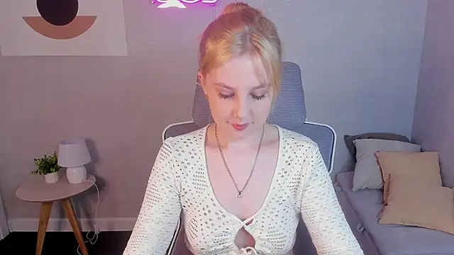 Snapshot of Violeta_Paul chatting on July 21, 12:57 am Violeta Paul online show from July 21, 12:57 am