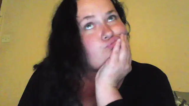 Snapshot of CurvyScarlett69 chatting on June 1, 9:16 pm CurvyScarlett69 online show from June 1, 9:16 pm
