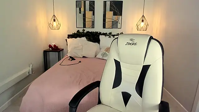 anita Hitteys online show from July 12, 8:38 am
