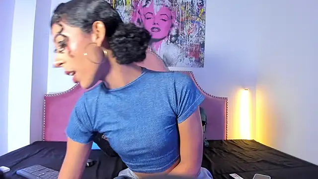 Snapshot of TyraHoney chatting on July 10, 9:50 pm TyraHoney online show from July 10, 9:50 pm