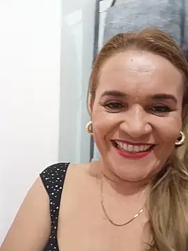 Snapshot of Sara_hilton02 chatting on June 8, 1:33 pm Sara hilton02 online show from June 8, 1:33 pm