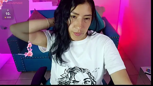 Snapshot of violetta_4m chatting on June 24, 4:06 pm violetta 4m online show from June 24, 4:06 pm