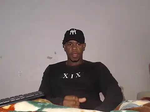 Snapshot of Frank_X_Husle chatting on June 8, 11:27 pm Frank X Husle online show from June 8, 11:27 pm