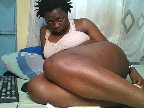 Snapshot of Ebony_creamie chatting on June 16, 7:16 pm Ebony creamie online show from June 16, 7:16 pm