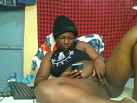 Snapshot of Ebony_creamie chatting on June 18, 12:42 pm Ebony creamie online show from June 18, 12:42 pm