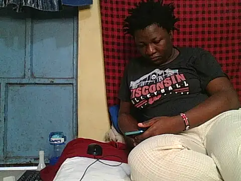 Snapshot of Ebony_creamie chatting on June 19, 6:40 am Ebony creamie online show from June 19, 6:40 am
