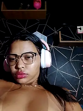 Snapshot of Silmara21 chatting on June 5, 5:03 am Silmara21 online show from June 5, 5:03 am