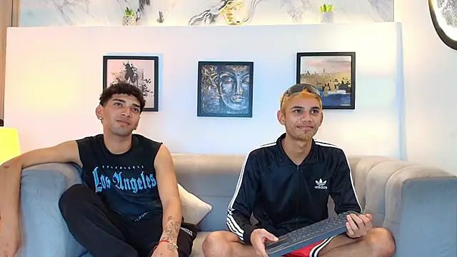 Snapshot of BLONDON_BOYS1 chatting on June 2, 7:38 pm BLONDON BOYS1 online show from June 2, 7:38 pm