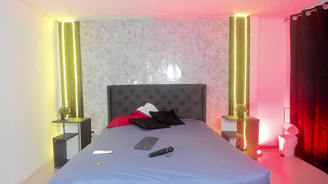 Snapshot of IsaChloe chatting on June 19, 1:21 am IsaChloe online show from June 19, 1:21 am