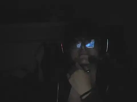 Snapshot of layom_21 chatting on June 2, 4:25 am layom 21 online show from June 2, 4:25 am