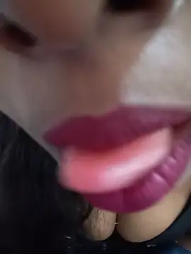 Snapshot of Sexy-Zeenat chatting on June 12, 6:23 am Sexy-Zeenat online show from June 12, 6:23 am
