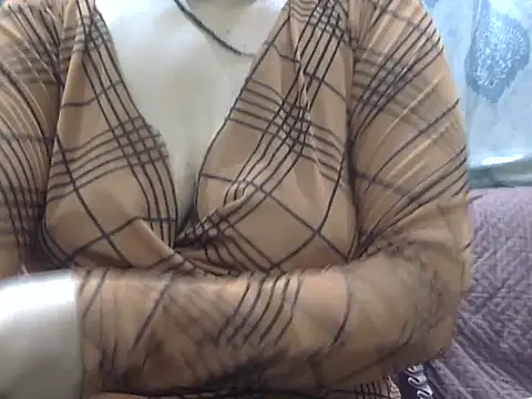 Snapshot of hey_darling_ chatting on July 19, 12:25 am hey darling online show from July 19, 12:25 am