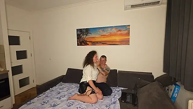 Snapshot of Desire_Couple_ chatting on June 5, 6:46 pm Desire Couple online show from June 5, 6:46 pm