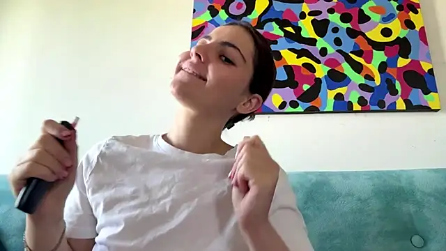 Snapshot of MarisaKomar chatting on June 17, 7:22 am MarisaKomar online show from June 17, 7:22 am