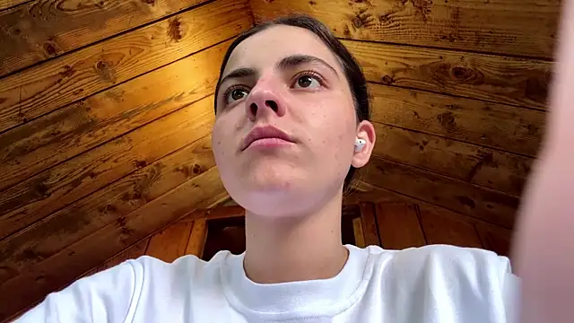 Snapshot of MarisaKomar chatting on July 16, 1:17 pm MarisaKomar online show from July 16, 1:17 pm