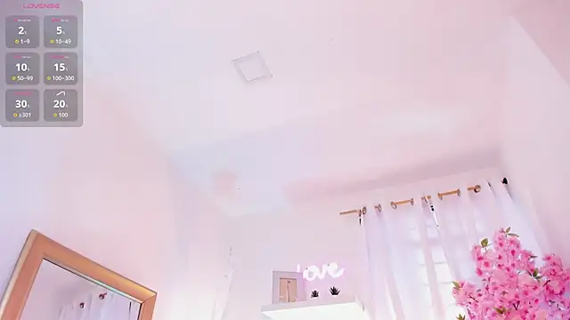 Snapshot of Violeta_Velvet_ chatting on July 13, 1:03 pm Violeta Velvet online show from July 13, 1:03 pm