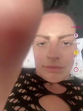 Snapshot of inkgirl222 chatting on June 18, 12:31 pm inkgirl222 online show from June 18, 12:31 pm
