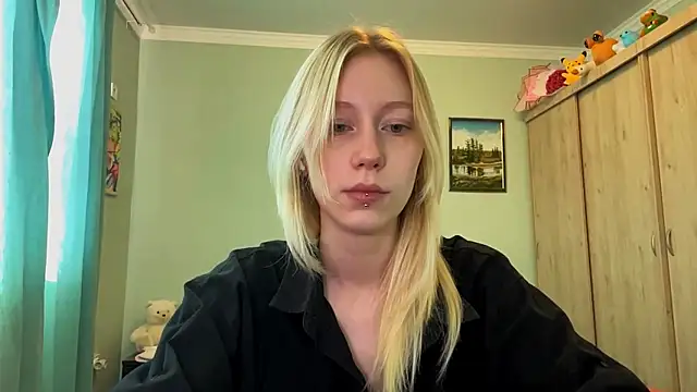 Snapshot of BossedFrog chatting on July 4, 2:01 pm BossedFrog online show from July 4, 2:01 pm