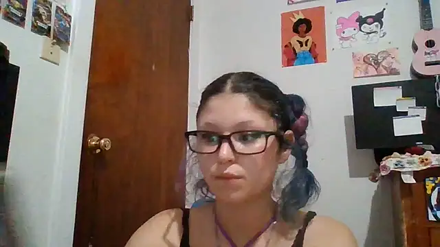 Snapshot of GEEKEDKITTYCAT chatting on June 2, 8:11 pm GEEKEDKITTYCAT online show from June 2, 8:11 pm