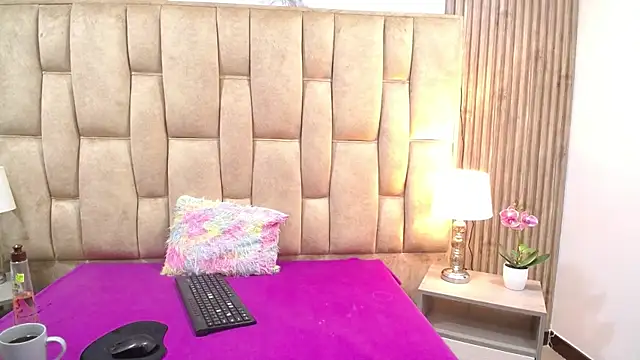 ClovyZenvy online show from July 21, 11:01 am