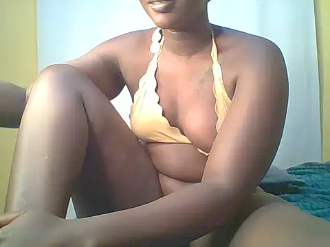 Snapshot of laura_9394 chatting on June 8, 2:12 am laura 9394 online show from June 8, 2:12 am