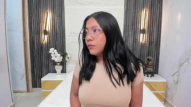 Snapshot of Chloe_dreams4u chatting on July 8, 11:37 am Chloe dreams4u online show from July 8, 11:37 am