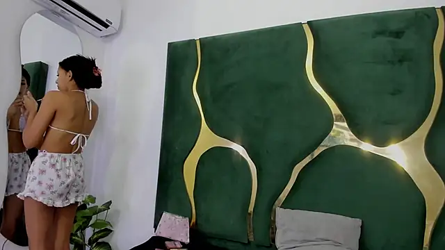 Snapshot of Mila_petiteasm chatting on July 2, 12:22 pm Mila petiteasm online show from July 2, 12:22 pm