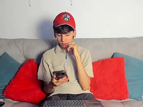 Snapshot of Angel_Dustt1 chatting on June 15, 10:12 pm Angel Dustt1 online show from June 15, 10:12 pm