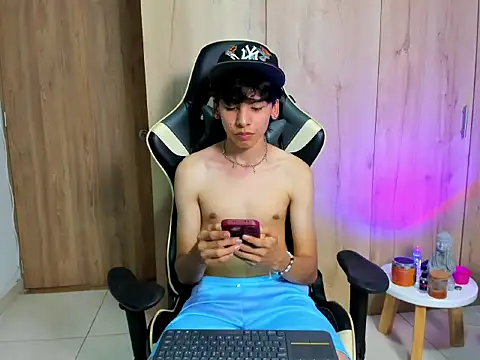 Snapshot of Angel_Dustt1 chatting on July 17, 8:03 pm Angel Dustt1 online show from July 17, 8:03 pm