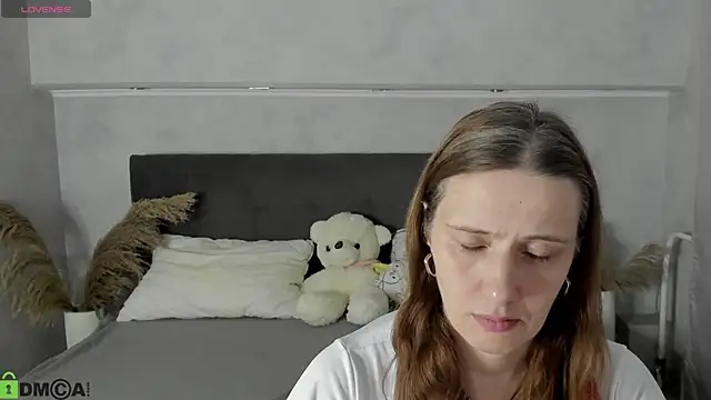 Snapshot of Kathrine-Meyer chatting on July 7, 1:08 am Kathrine-Meyer online show from July 7, 1:08 am