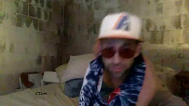 Snapshot of thierrybae chatting on June 15, 3:25 pm thierrybae online show from June 15, 3:25 pm