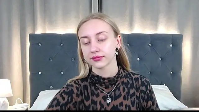 Snapshot of LirienVexx chatting on July 18, 3:54 am LirienVexx online show from July 18, 3:54 am