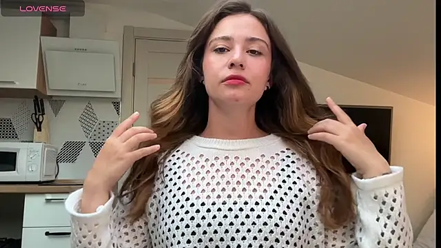 Clara June online show from July 3, 2:34 pm