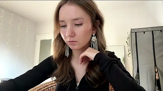 smalllisa online show from June 12, 6:07 pm