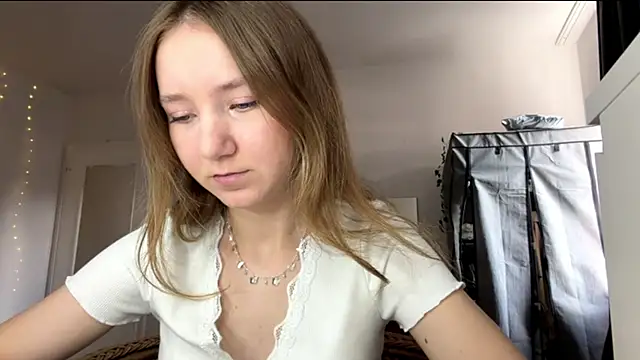smalllisa online show from July 19, 4:44 pm