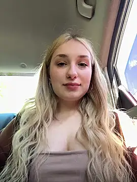 Snapshot of Polly_Pop chatting on June 19, 12:42 pm Polly Pop online show from June 19, 12:42 pm