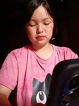 Snapshot of Linna-bae chatting on June 23, 10:46 am Linna-bae online show from June 23, 10:46 am