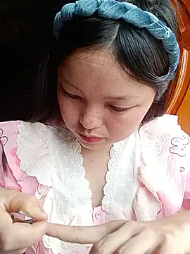 Snapshot of Linna-bae chatting on June 30, 1:50 am Linna-bae online show from June 30, 1:50 am